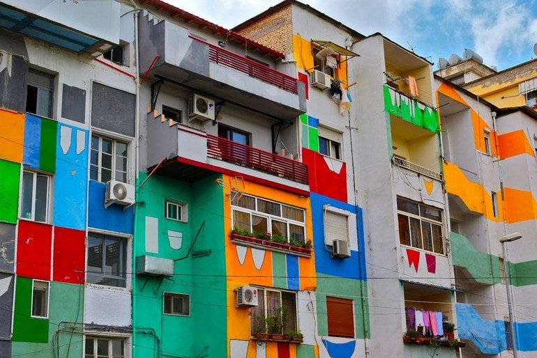 colorful-house-or-apartment-design-that-makes-it-looks-unique-beautiful-and-also-comfortable-from-the-outside
