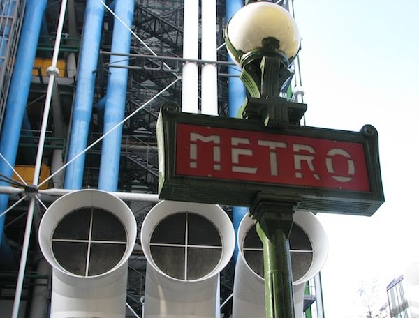 2. станция метро у центра Помпиду