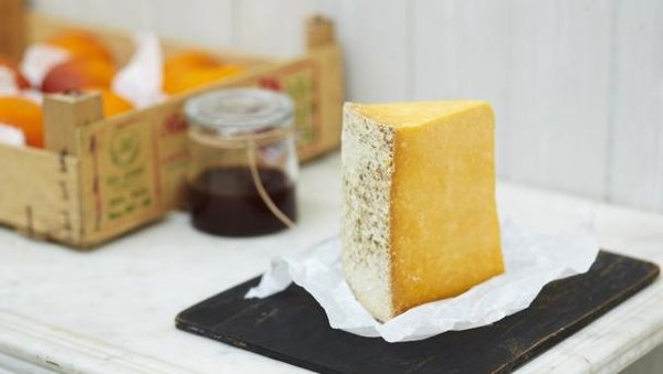 5 сыров, которые обязательно стоит попробовать - сыры Англии: чеддер, чешир, стилтон, ярг и каэрфилли