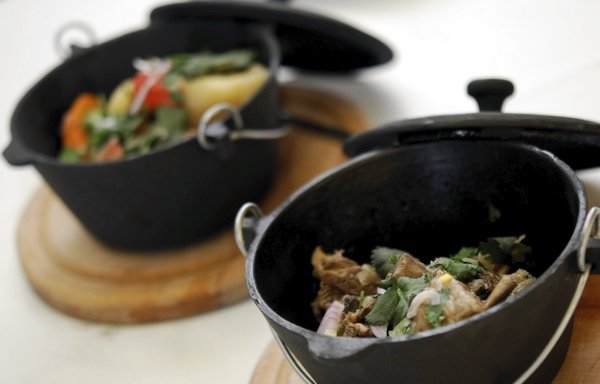 Food-дайджест за неделю: марокканское и грузинское меню, 5-метровый ролл, айсы, мужской Martini, самолетная кухня и кое-то почитать