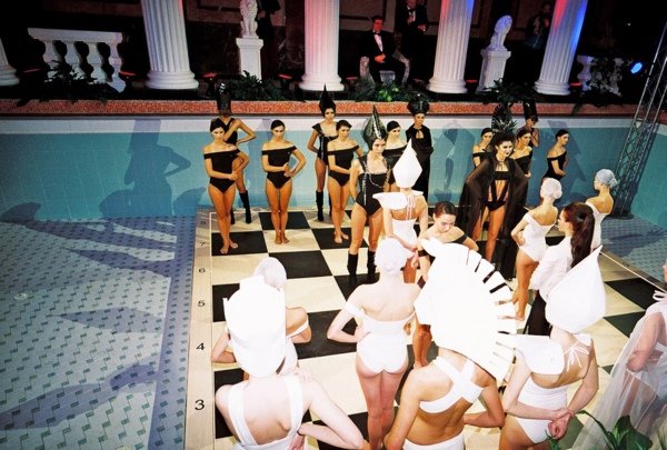 Food-дайджест за неделю: марокканское и грузинское меню, 5-метровый ролл, айсы, мужской Martini, самолетная кухня и кое-то почитать