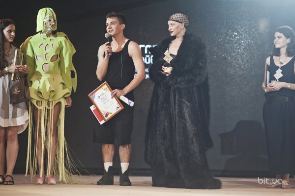 Holiday Fashion Week 2013
