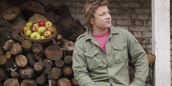 Три дачных рецепта от Джейми Оливера - салат из томатов, паста с цветной капустой и брокколи и рисовый пудинг с клубничным джемом