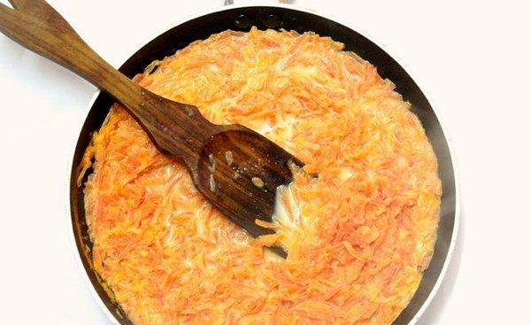 Полезные десерты: три индийских аюрведических пудинга - кхиры из миндаля, моркови и фиников