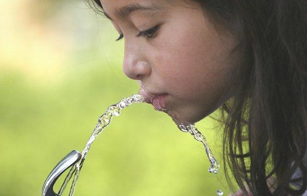 girl-drinking-water