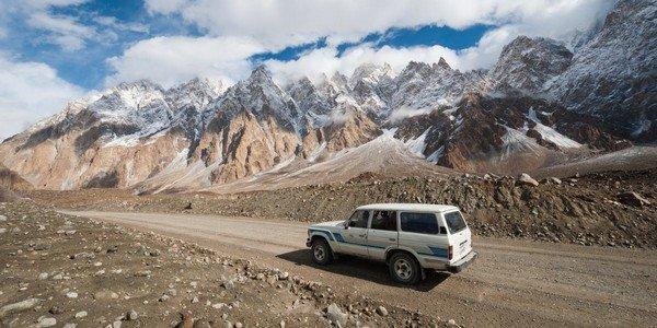 the-karakorum-highway-was-bulldozed-in-the-1960s-and-70s-and-now-connects-pakistan-and-china