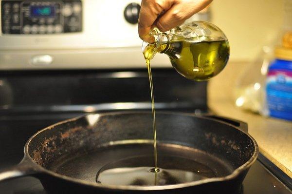 1 PreHeat Pan and pour 1-4 cup olive oil