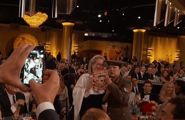 benedict-cumberbatch-jump-golden-globes-2