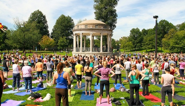 yoga-in-the-city-4102013-214457_panoramic