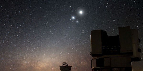 landscape-1435693573-celestial-conjunction-at-paranal