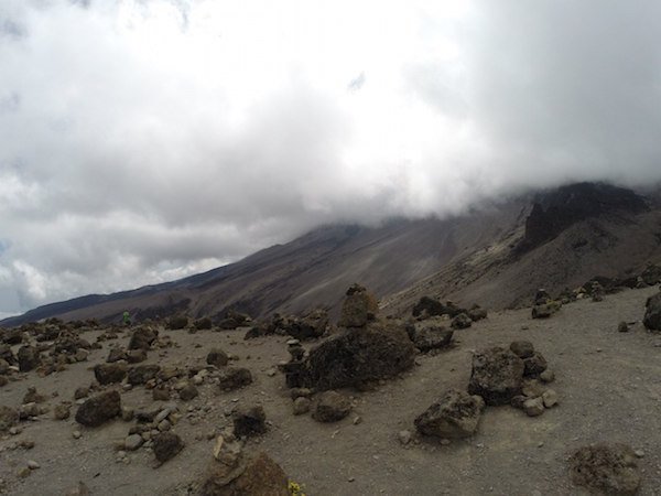 Килиманджаро. Вид. Камни