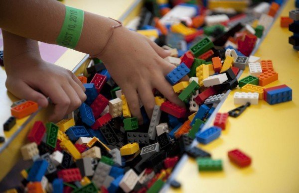 1442843326-1442602380-people-own-many-legos