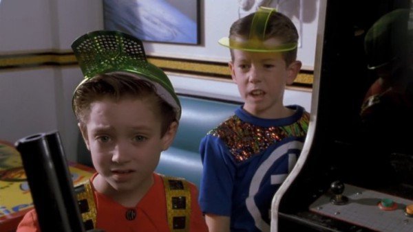 long-before-he-was-tasked-destroying-one-ring-elijah-wood-was-enjoying-hands-free-gaming-2015