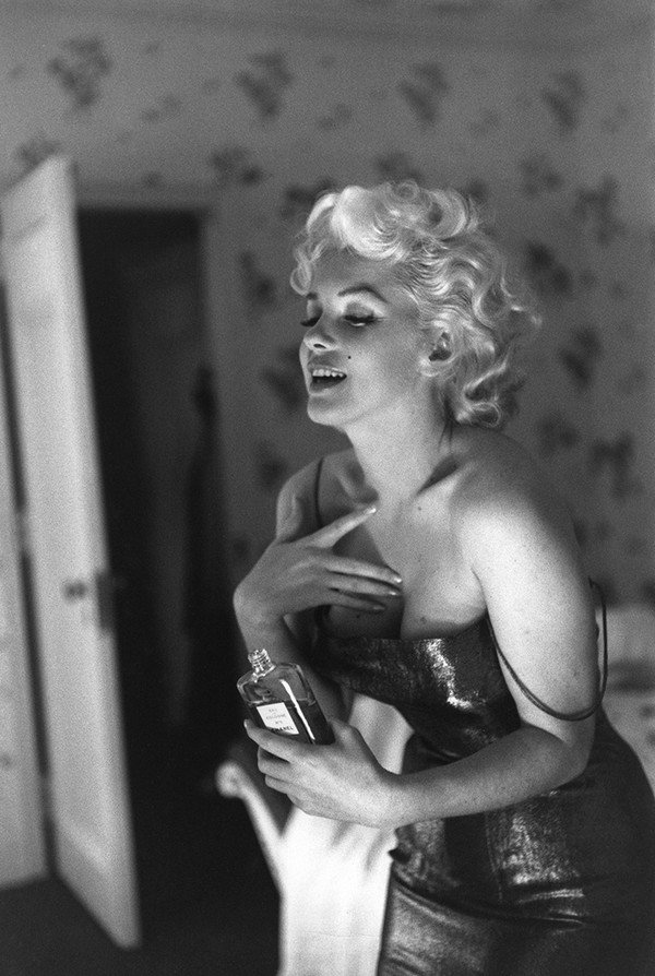 marilyn-monroe-chanel-n5-paris-photo1
