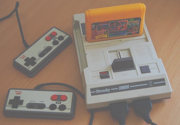 Dendy_Junior_with_cart_and_joypads