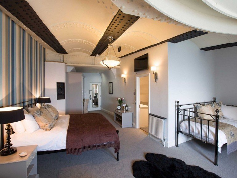 there-are-23-luxury-bedroom-suites-around-the-fort-which-sleeps-44-ranging-from-672-a-month-for-this-room-