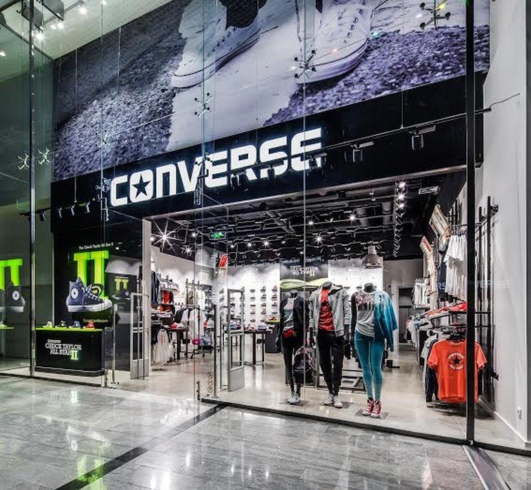 Converse магазин. Converse, москва, ленинградское шоссе, 16а, стр. магазин конверс в москве. дизайн магазина кроссовок. магазин converse.