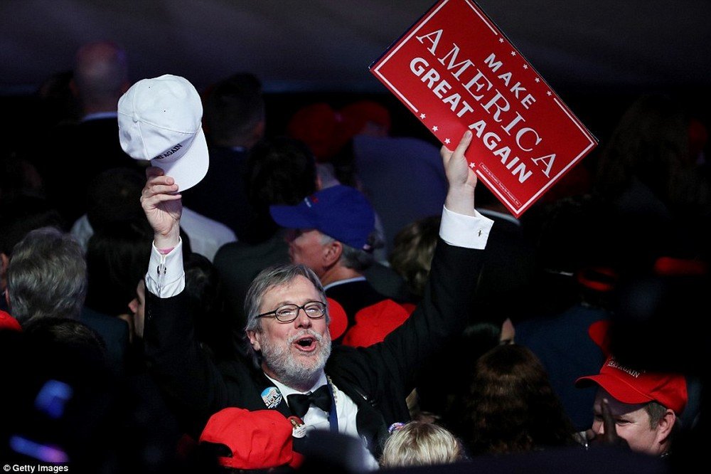 3a325cef00000578-3918838-image-a-22_1478676880597