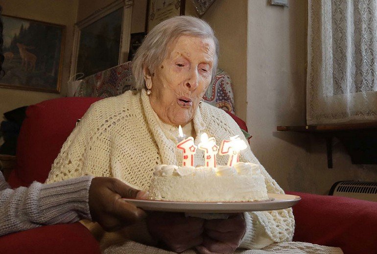 woman-born-1899-celebrate-117th-birthday-emma-morano-3-1