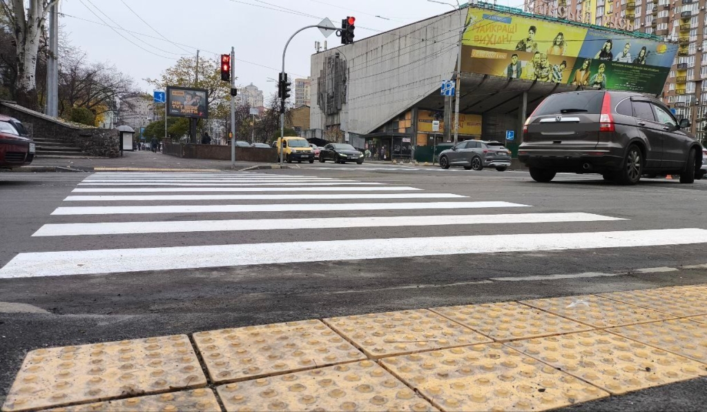 Наземний перехід біля кінотеатру «Київська Русь»